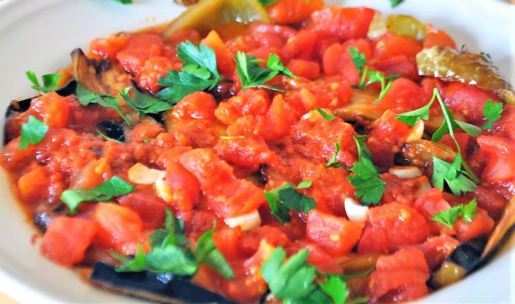 domates soslu patlıcan yemeği tarifi